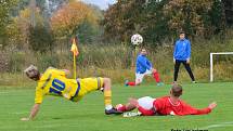 Fotbalisté Šternberka (ve žlutém) vyhráli v Brodku u Přerova 2:1.