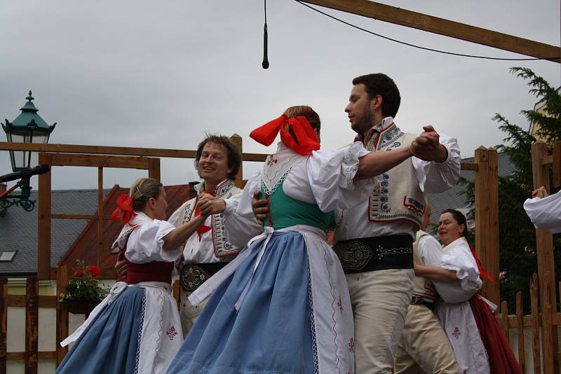 Kroje, tradice i zahraniční temperament. Třináctý ročník folklorního festivalu V zámku a podzámčí v Přerově