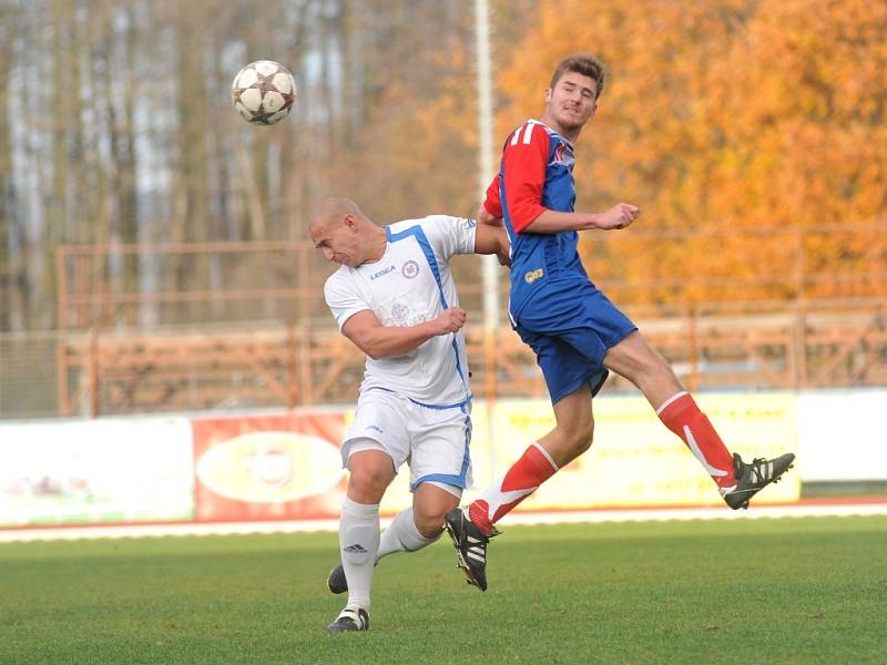 Fotbalisté přerovské Viktorie (v bílém) proti Blansku Petra Švancary.