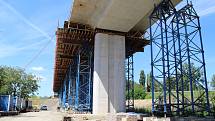 Stavba dálniční estakády v Předmostí. Léto 2020