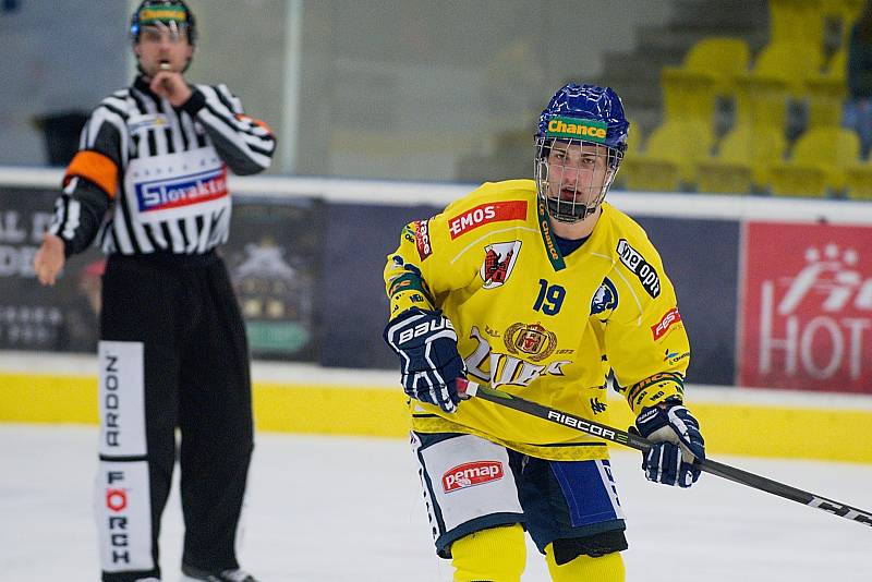 Hokejisté Přerova (ve žlutém) sestřelili Kadaň 8:2. Jan Mlčák. Foto: Deník/Jan Pořízek