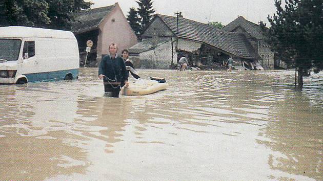 Ulice Náves v červenci 1997