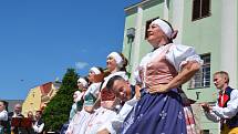 Folklorní festival v Přerově se vydařil. V hlavním programu na Horním náměstí se v sobotu odpoledne vystřídalo několik souborů, 11. 6. 2022