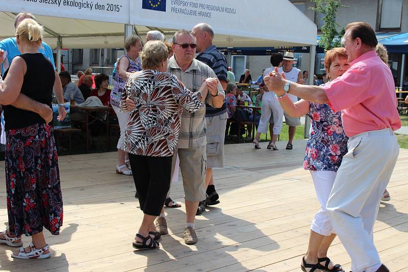 Hudební Pavlovice Václava Drábka 2018.  Mezi deseti vystupujícími byla Veselá muzika z Ratíškovic a dětský folklorní soubor Hanácké Prosének z nedalekých Prosenice (na snímcích).