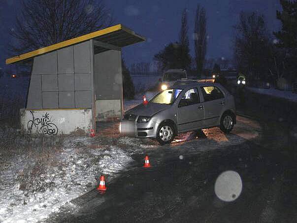  Nehody na kluzkých vozovkách na Přerovsku 