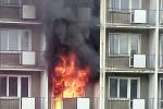 Požár v bývalém hotelovém domu Strojař v Přerově zaměstnal několik jednotek hasičů.