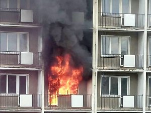 Požár v bývalém hotelovém domu Strojař v Přerově zaměstnal několik jednotek hasičů.