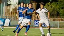 Fotbalisté Přerova (v modrém) proti rezervě 1. HFK Olomouc.