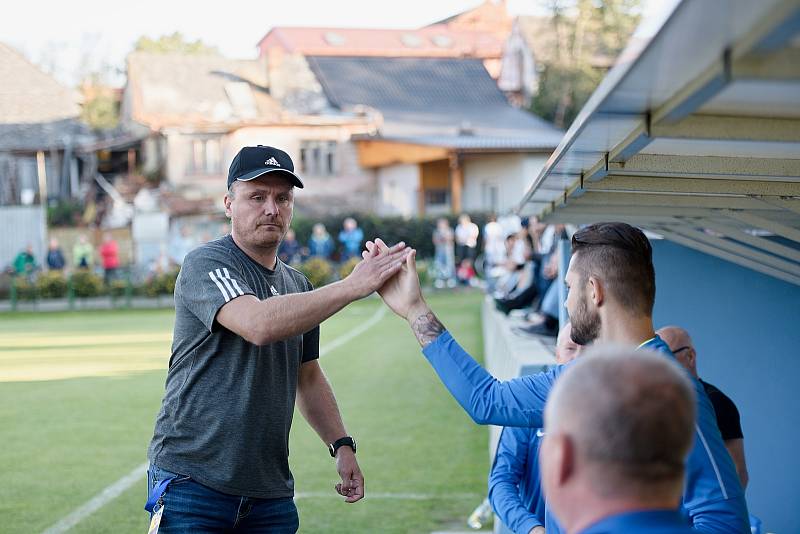 Fotbalisté FK Kozlovice (ve žlutém) proti 1. FC Viktorie Přerov