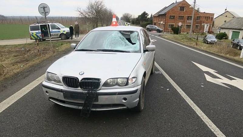 S vážným zraněním byl převezen do nemocnice cyklista, který se srazil s BMW na hlavním tahu mezi Olomoucí a Přerovem u Žeravic