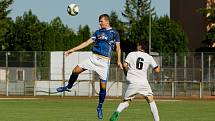 Fotbalisté Přerova (v modrém) proti rezervě 1. HFK Olomouc.