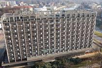 Stále nevyužitý bývalý hotel Strojař v Přerově - jeden z bodů kritiky končící radniční kolalice