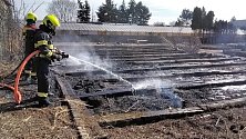 Pálení dřevěného pařeniště v Přerově přerostlo v požár, 23. března 2024