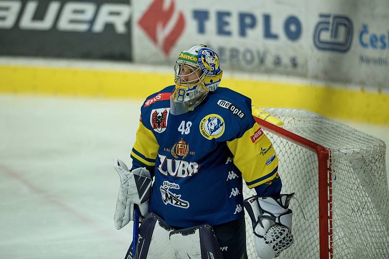 Hokejisté Přerova (v modrém) proti Vsetínu. Michael Petrásek