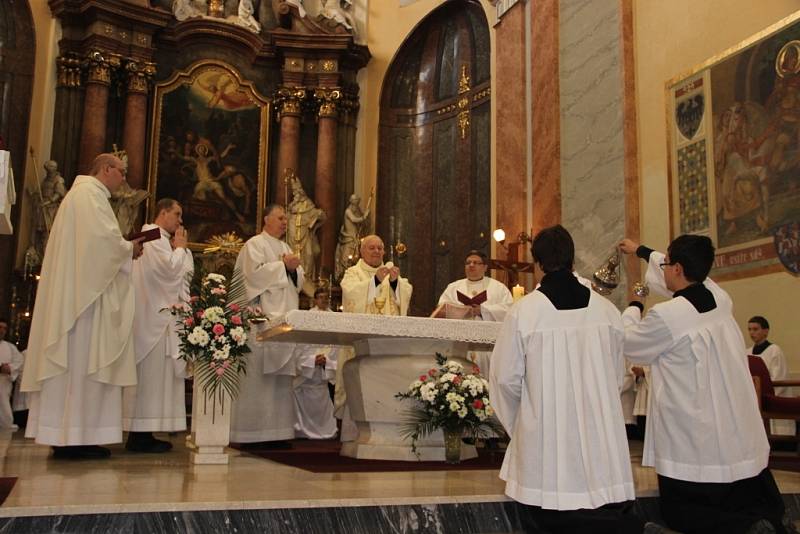 Slavnostní bohoslužba před zahájením Tříkrálové sbírky v kostele sv. Vavřince v Přerově