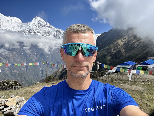 Jaroslav Hýzl v Nepálu na extrémním triatlonu HimalayanXtri 2022.