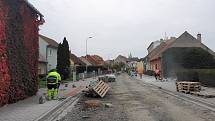 V Dřevohosticích skončila náročná rekonstrukce silnice v Mlýnské ulici.