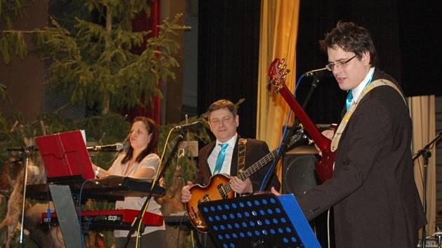  Na myslivecký ples v Troubkách nad Bečvou dorazilo v sobotu večer přes tři sta návštěvníků.