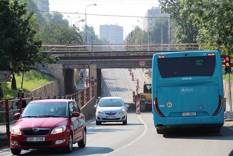 Řidiči, projíždějící Přerovem, narazili v pondělí na částečnou uzavírku podjezdu v Předmostí. Podjezd se uzavřel už o víkendu.