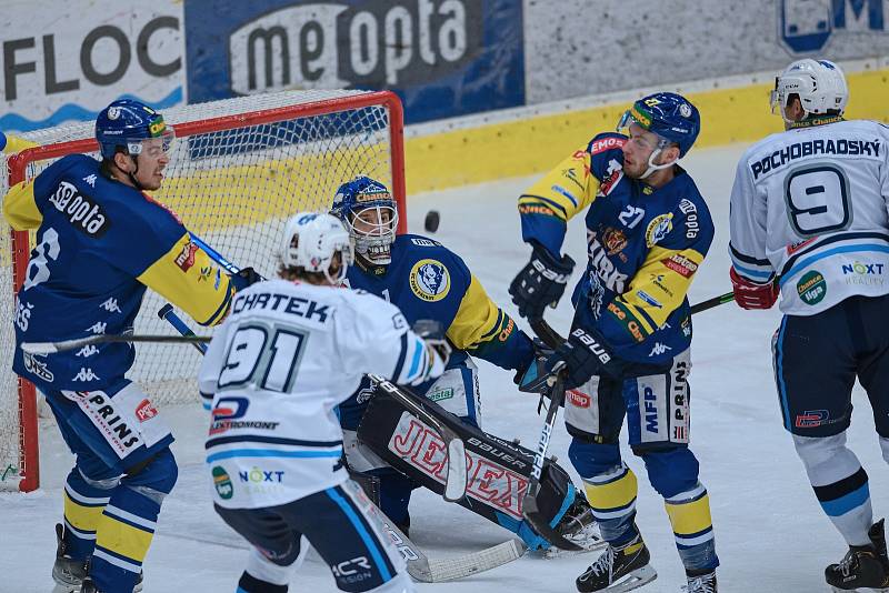 Hokejisté Přerova (v modrém) porazili Vrchlabí.