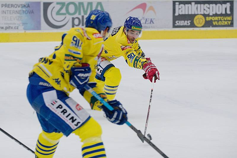 Hokejisté Přerova (ve žlutém) sestřelili Kadaň 8:2. Foto: Deník/Jan Pořízek