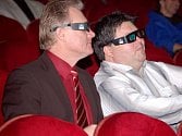 Film ve 3D si premiérově vyzkoušel i primátor Přerova Jiří Lajtoch (vlevo)