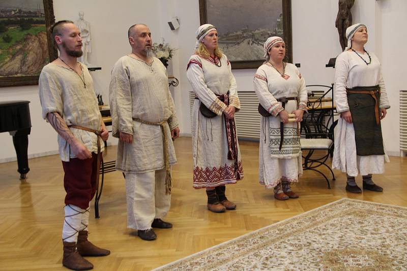 Výstava Nevěsty z jiných světů, Cizinky v nás v Muzeu Komenského v Přerově