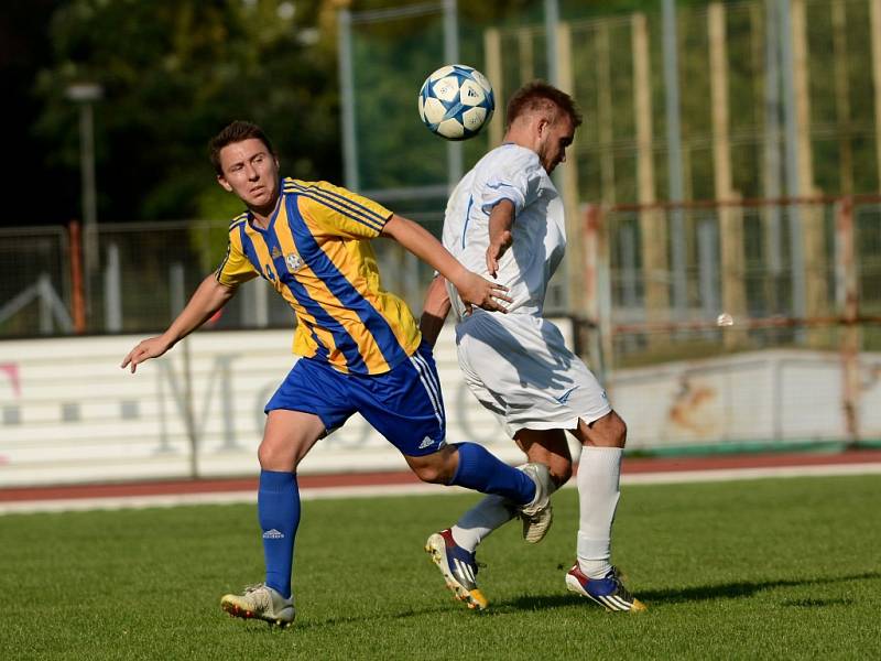 Městské derby mezi domácím Přerovem (v bílém) a Kozlovicemi. 