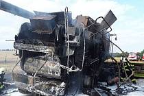Hasiči likvidovali v úterý odpoledne požár kombajnu na poli u Jezernice. Škoda se vyšplhala na 4 miliony korun.