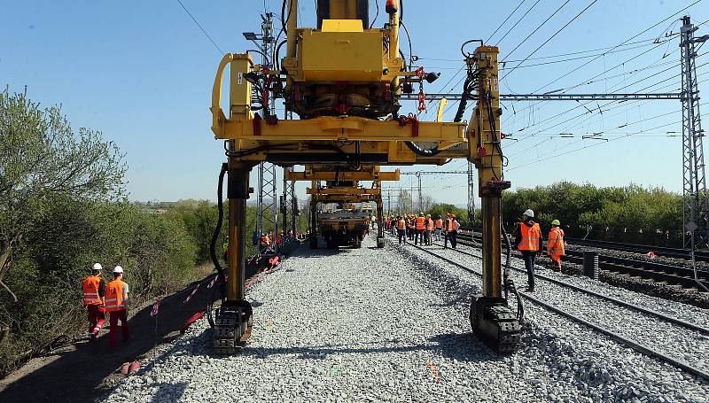 Modernizace železniční trati u Prosenic, instalace unikátní výhybky umožní zvýšení rychlosti vlaků až na 160 km/h