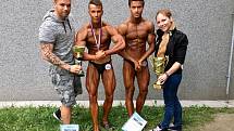 Lenka Červená-Bořutová se svými svěřenci z přerovského Fitness Ave na MČR. Zleva trenér Tomáš Antl, mistr republiky Daniel Konečný, David Brázdil