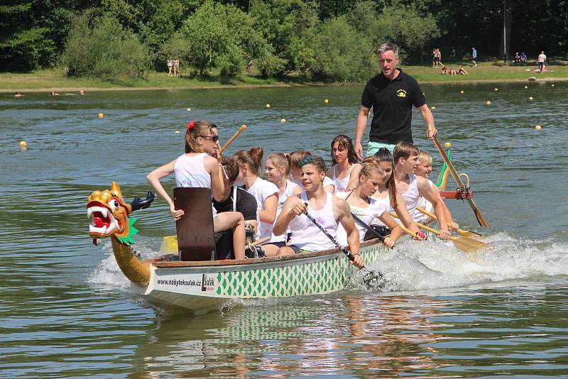 Festivalem dračích lodí ožil o víkendu areál přerovské Laguny.