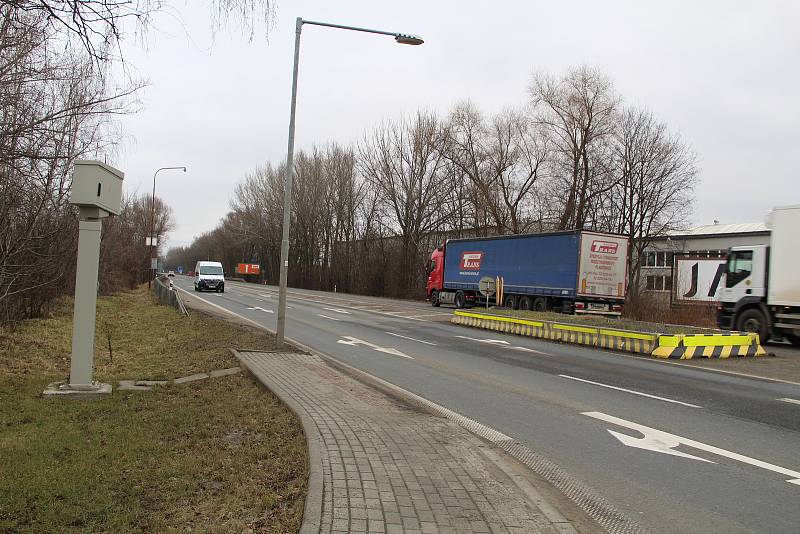 Policisté z přerovského dopravního inspektorátu prováděli v pondělí dopoledne kontroly řidičů také u sjezdu na dálnici u Horní Moštěnice. Na frekventované výpadovce z Přerova na Zlín byla ale doprava plynulá.