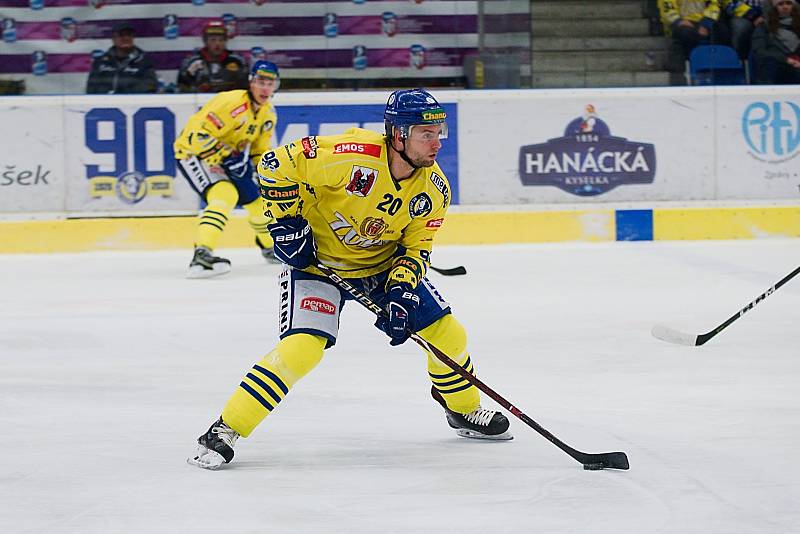 Hokejisté Přerova (ve žlutém) proti Prostějovu (4:2).