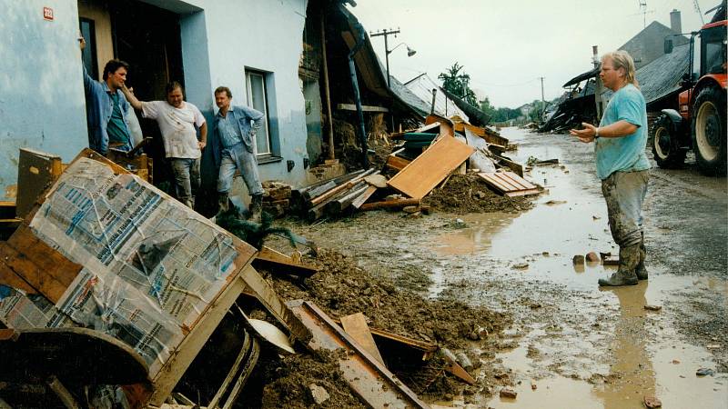 Ulice Loučka III v Troubkách v červenci 1997