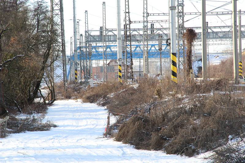 Druhá etapa modernizace železničního uzlu v Přerově má být dokončena už v letošním roce. Největší objem stavebních prací je aktuálně v Dluhonicích, kde vyrostly lávky pro pěší.