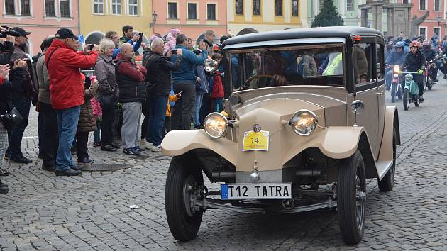 Automobiloví a motocykloví veteráni zahájili v neděli 24. dubna 2023 v Přerově jarní sezonu.