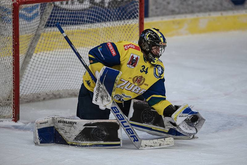 Hokejisté Přerova (ve žlutém) proti HC Dukla Jihlava. Michal Postava
