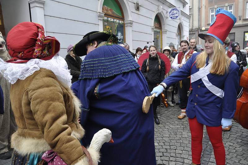 Vodění medvěda a masopustní rej si v sobotu užívali Přerované.