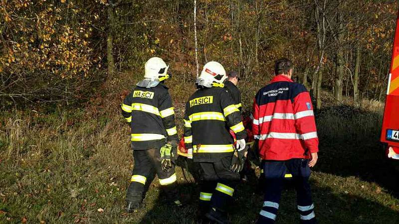 Hasiči zachraňovali paraglidistku ze stromu nedaleko Podhoří u Lipníku nad Bečvou