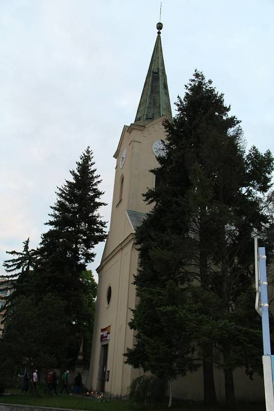 Noc kostelů v Přerově přilákala davy návštěvníků. Největší zájem byl o prohlídku věže kostela sv. Vavřince, která byla výjimečně zpřístupněna.