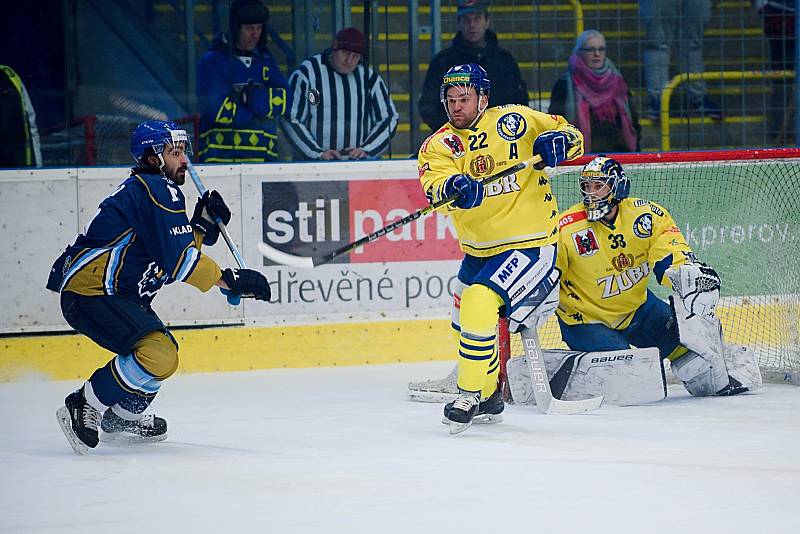 Hokejisté Přerova (ve žlutém) doma zdemolovali Kladno 6:2.