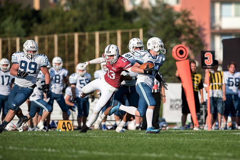 Přerov Mammoths (v červeném) porazili Ostravu Steelers 25:22.