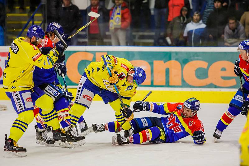 Hokejisté Přerova (ve žlutém) porazili v domácím utkání České Budějovice 2:1