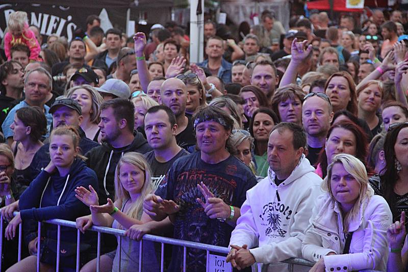 Dvanáctý ročník Dřevorockfestu navštívila celá plejáda kapel. Mezi Dymytry, Alkeholem, Dogou či Desmodem hrál i Sebastian nebo Vojta Kotek s kapelou TH!S.