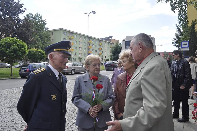 Přerované v úterý oslavili Den Vítězství, bohatý program v Želatovské ulici lákal na vojenskou, policejní i hasičskou techniku. K vidění také byly i zásahy policistů