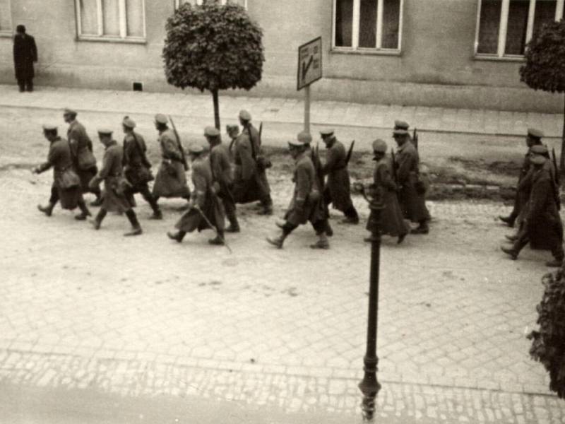 Ustupující německá armáda na Masarykově třídě v Lipníku nad Bečvou