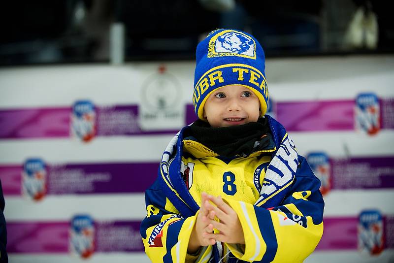 Hokejisté Přerova (ve žlutém) proti Prostějovu (4:2).