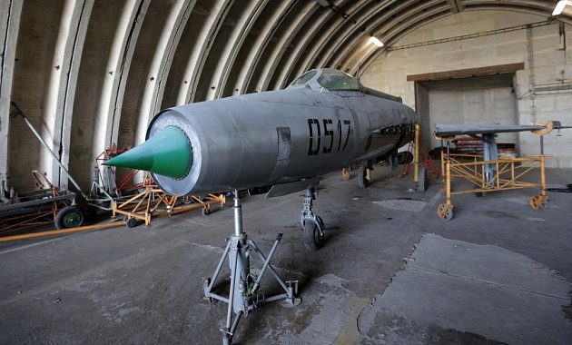 Letouny L-29 Delfín a Mig-21 opouští přerovské letiště