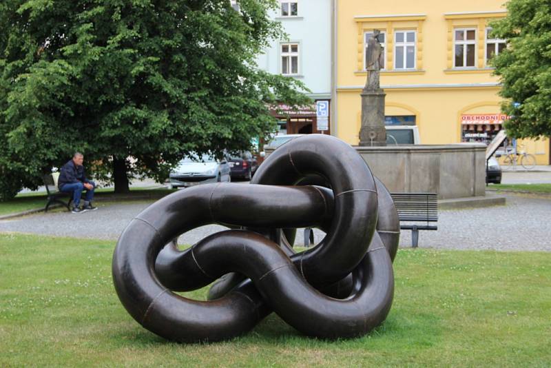 Kovové sochy jsou velkým lákadlem k letní návštěvě města Lipník nad Bečvou. Lukáš Rais: Archimedon.